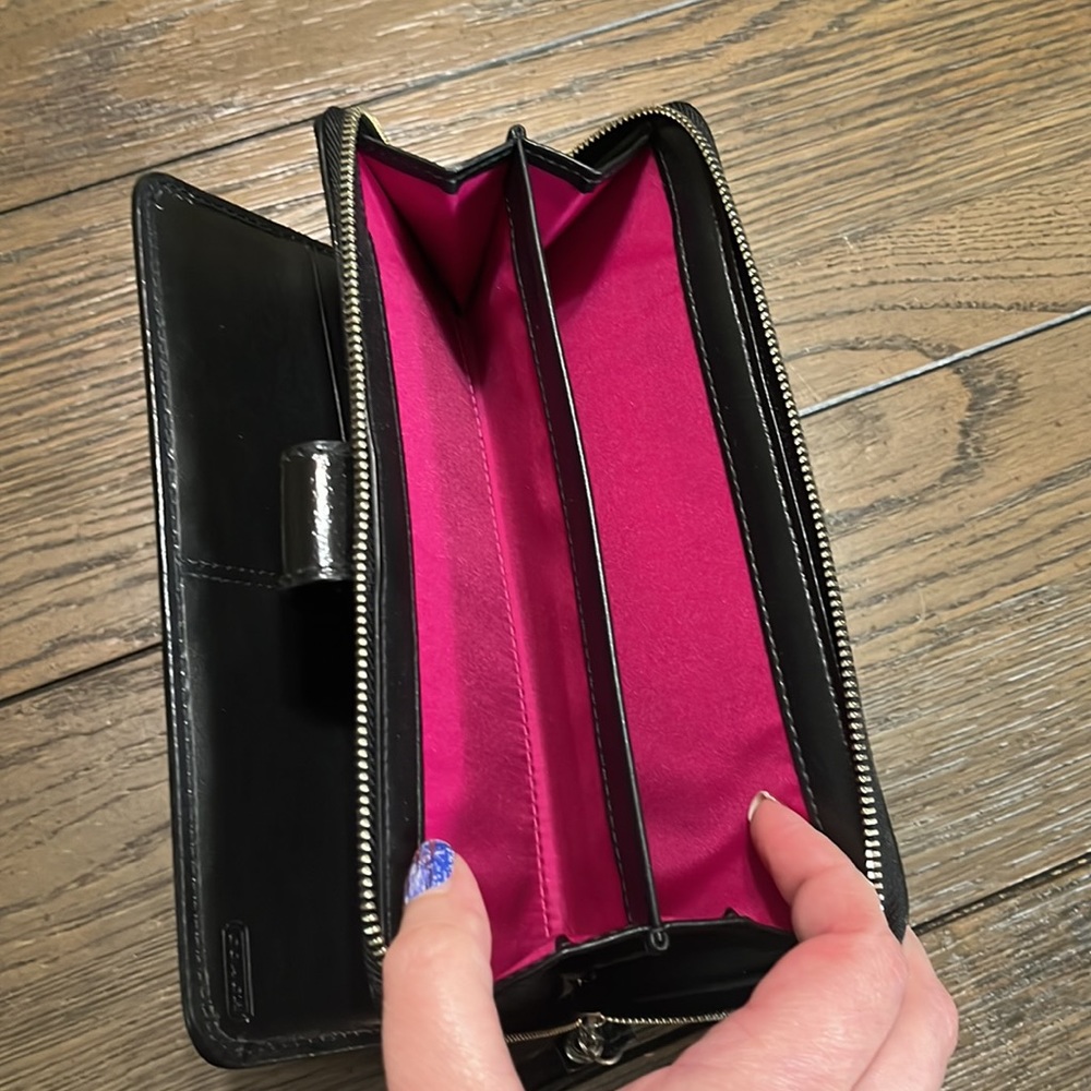 Coach Wallet. Used Once. Great Condition - image 4